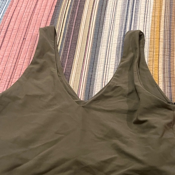 Carbon 38 V-Neck Longline Bra in Melt - Picture 5 of 6